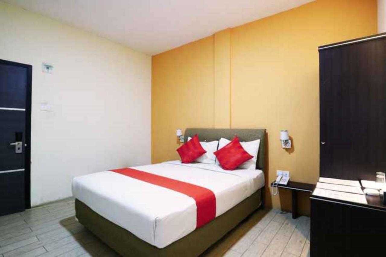 Blitz Hotel Batam Near Sultan Mahmud Ri'Ayat Shah سيكوبانغْ المظهر الخارجي الصورة
