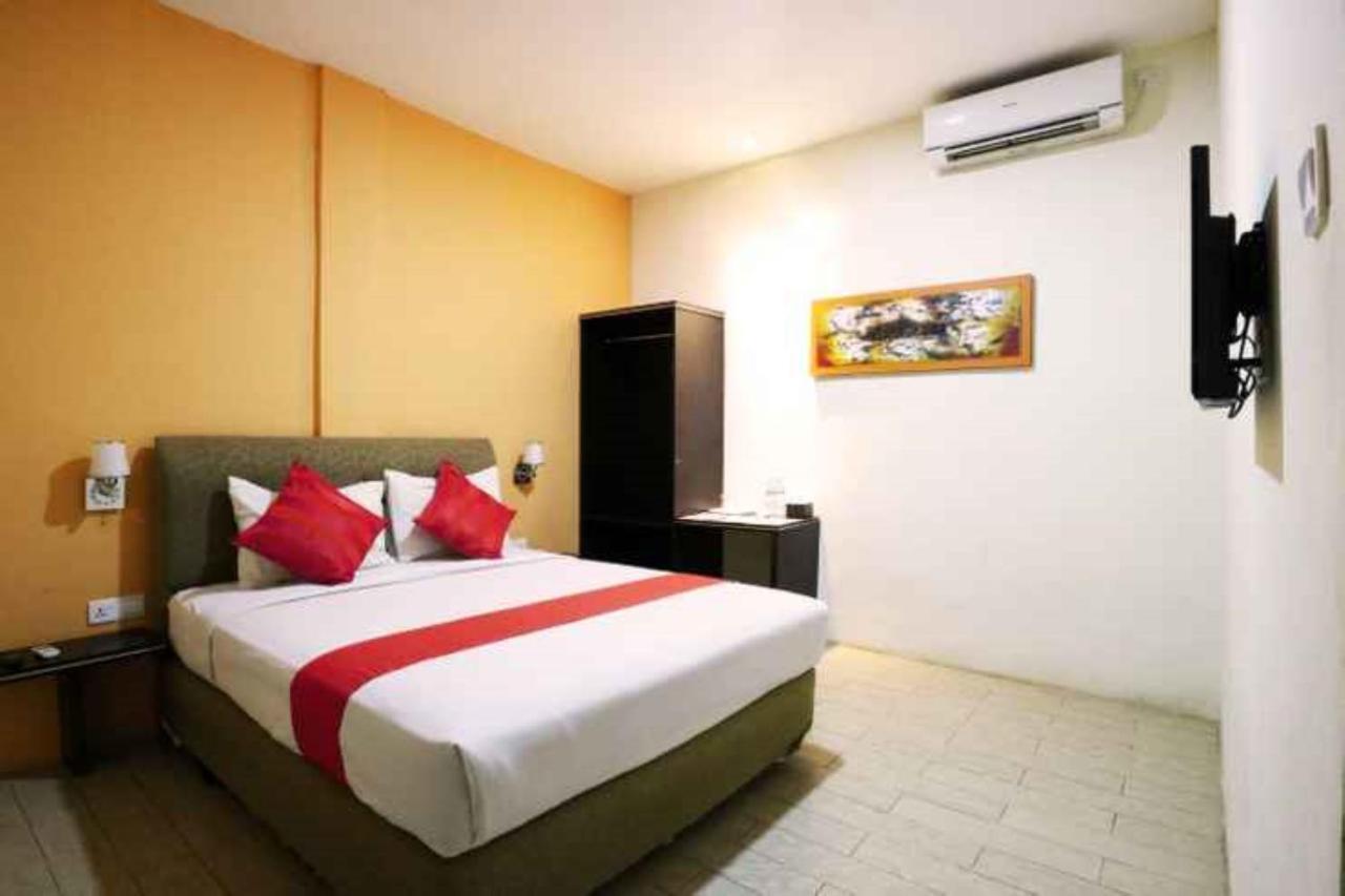 Blitz Hotel Batam Near Sultan Mahmud Ri'Ayat Shah سيكوبانغْ المظهر الخارجي الصورة