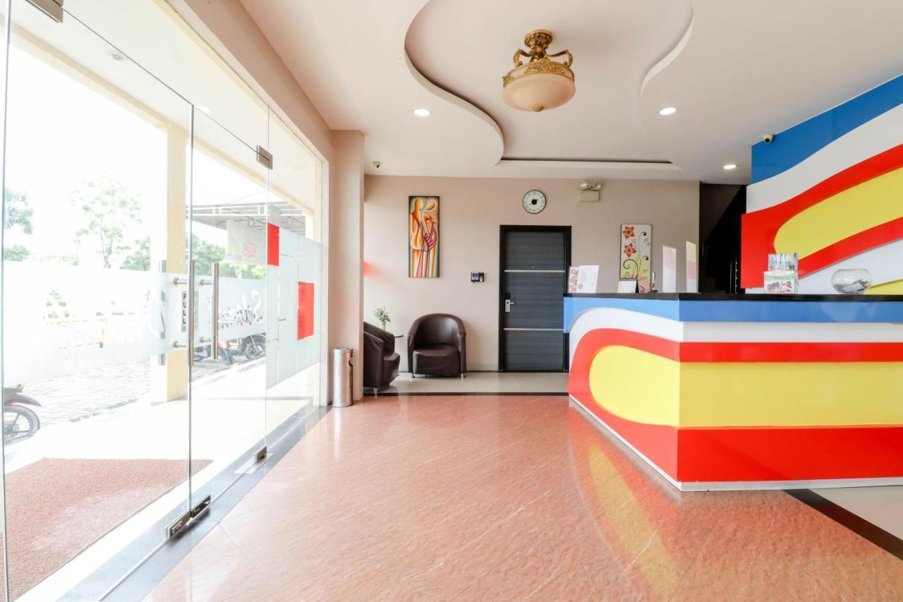 Blitz Hotel Batam Near Sultan Mahmud Ri'Ayat Shah سيكوبانغْ المظهر الخارجي الصورة