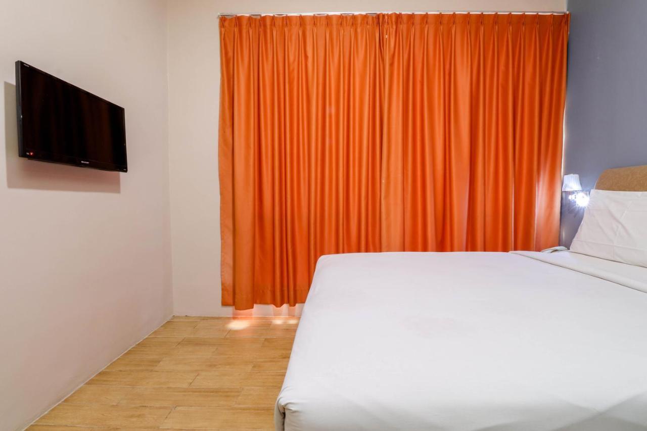 Blitz Hotel Batam Near Sultan Mahmud Ri'Ayat Shah سيكوبانغْ المظهر الخارجي الصورة