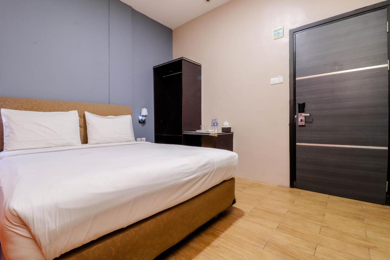 Blitz Hotel Batam Near Sultan Mahmud Ri'Ayat Shah سيكوبانغْ المظهر الخارجي الصورة