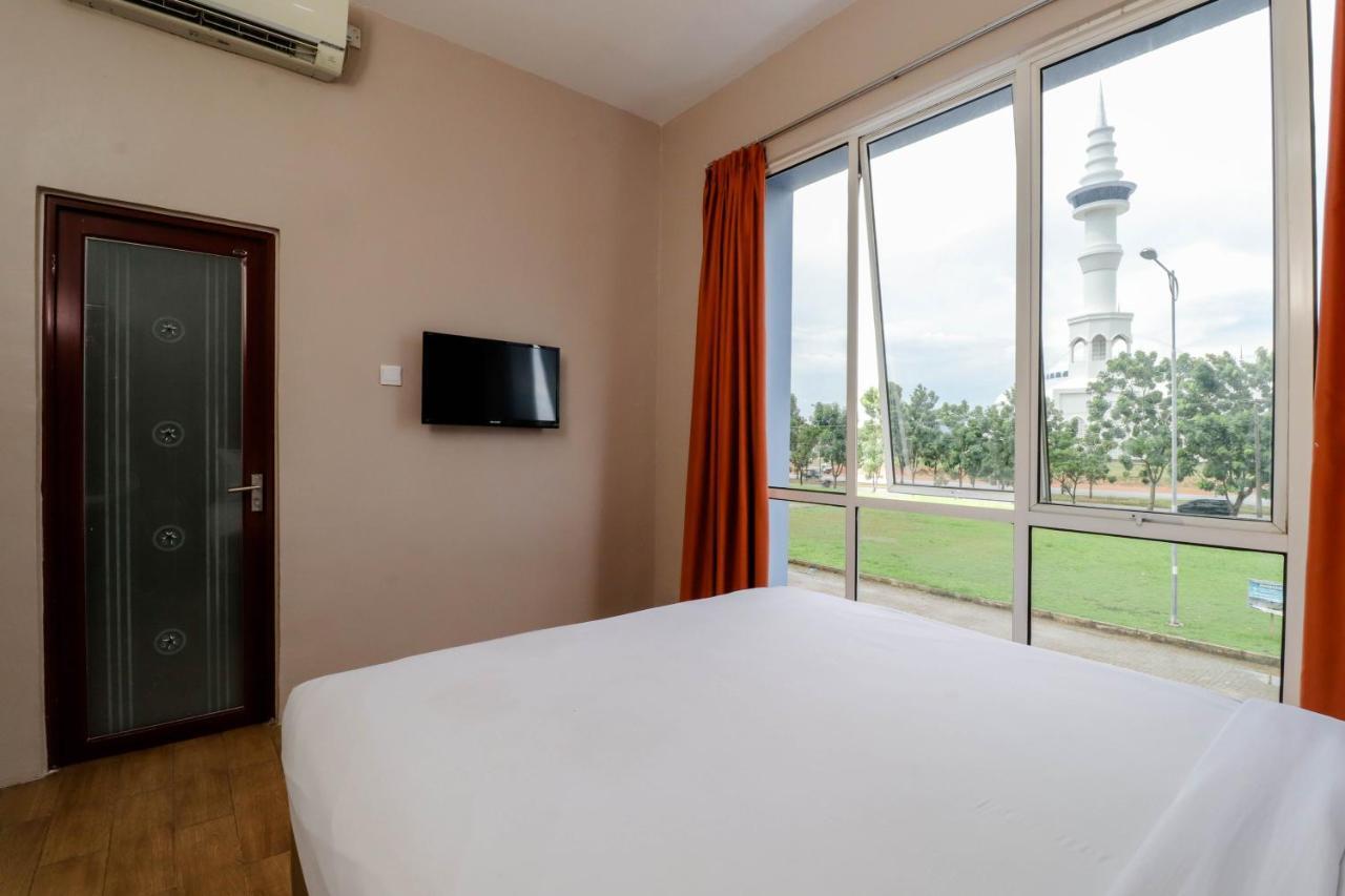 Blitz Hotel Batam Near Sultan Mahmud Ri'Ayat Shah سيكوبانغْ المظهر الخارجي الصورة